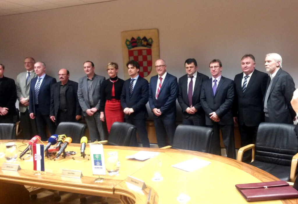 cid 25B2E072-D436-4258-AF43-DBCE6FA4B091